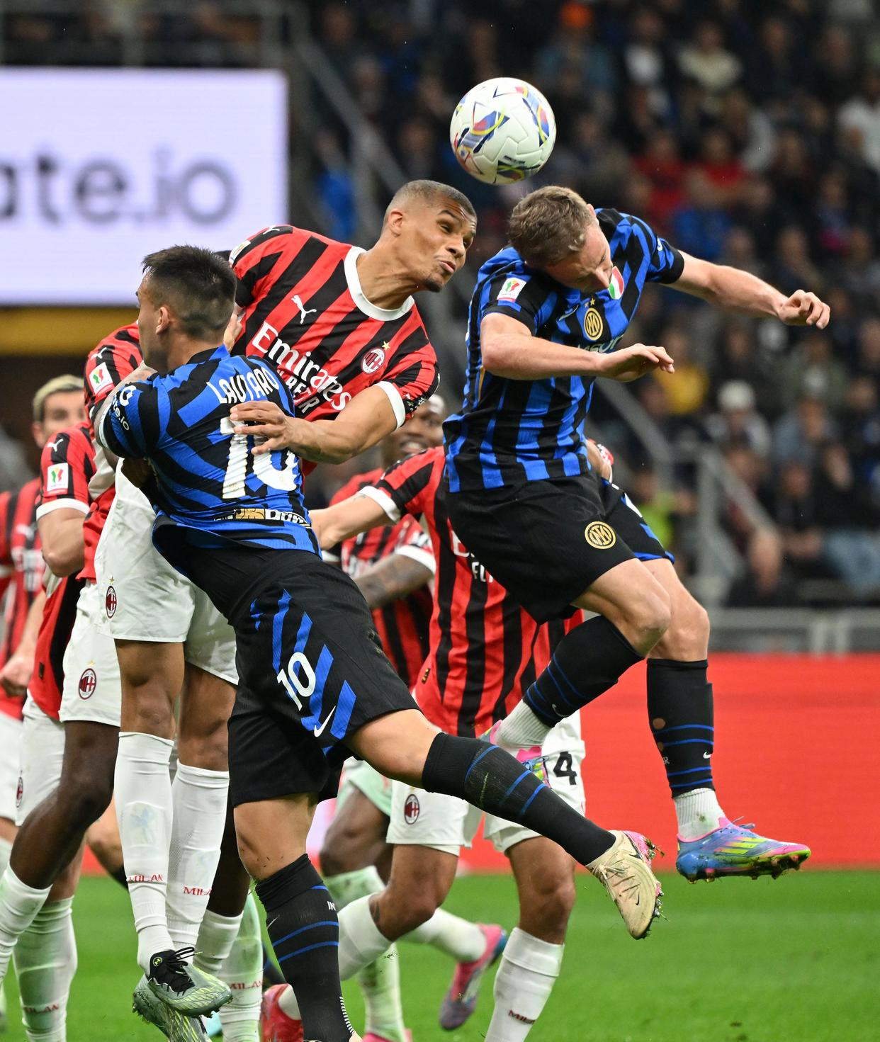 意大利联赛一场关键比赛令球迷沸腾