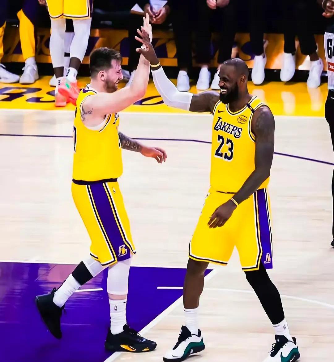 湖人逆转开拓者，豪取胜利！