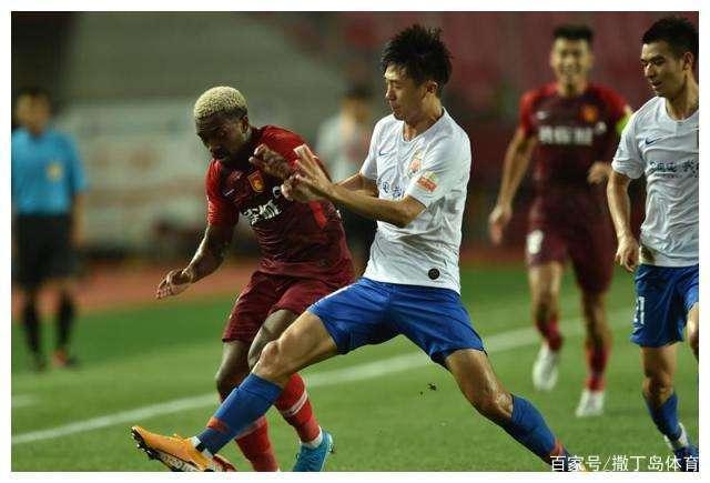 泰达主场不敌恒大,积分榜上遭遇连败 泰达主场不敌恒大,积分榜上遭遇连败