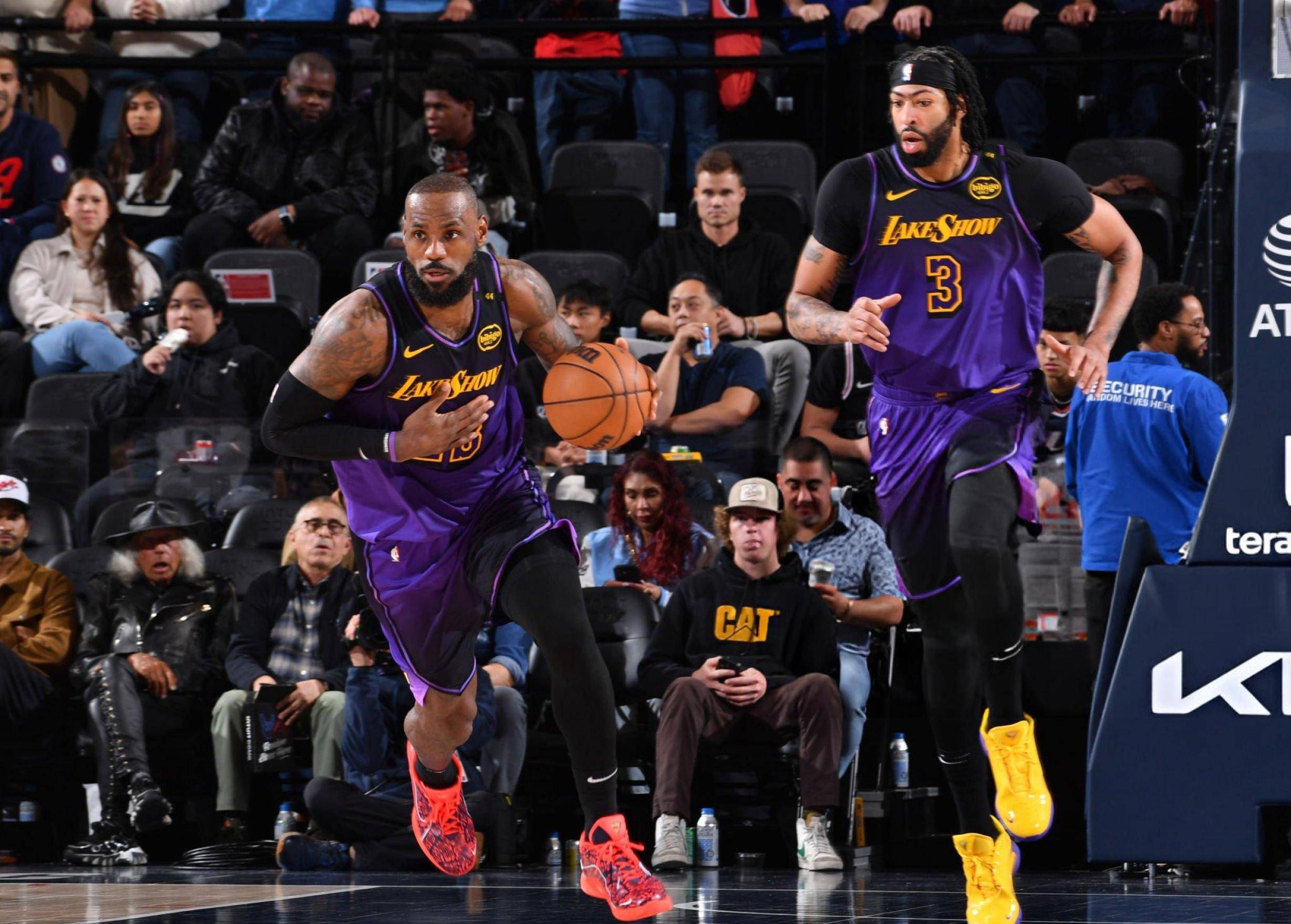 德累斯顿球员奋勇拼搏，冲刺终胜